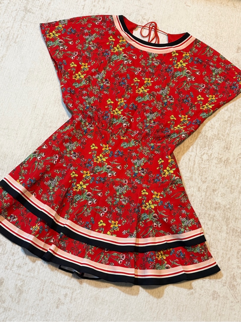 Alice + Olivia Red Floral Tie-Back Casual Dress - Picture 4 of 9